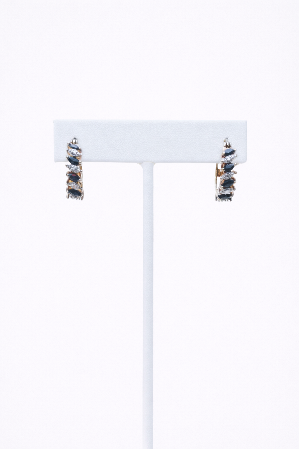 Mini aros con zafiro y diamantes pavé | Pendientes | Plata de ley