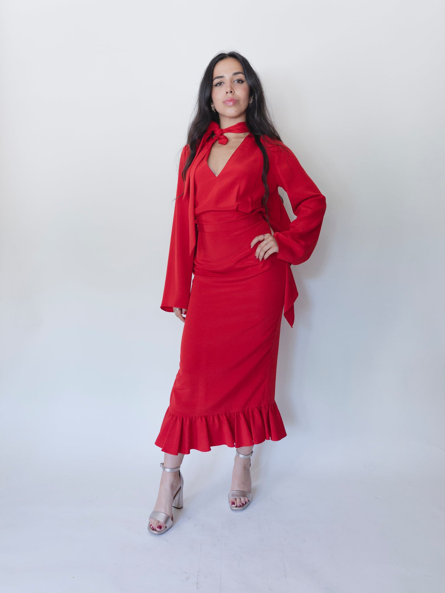 Vestido de seda escarlata