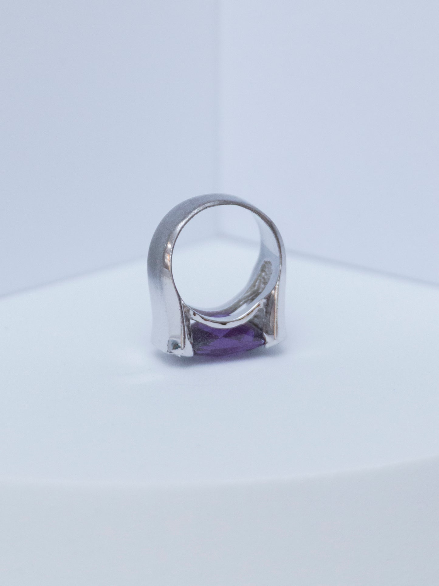 Anillo de Amatista y Circonita Cúbica PIEDRA FALTANTE