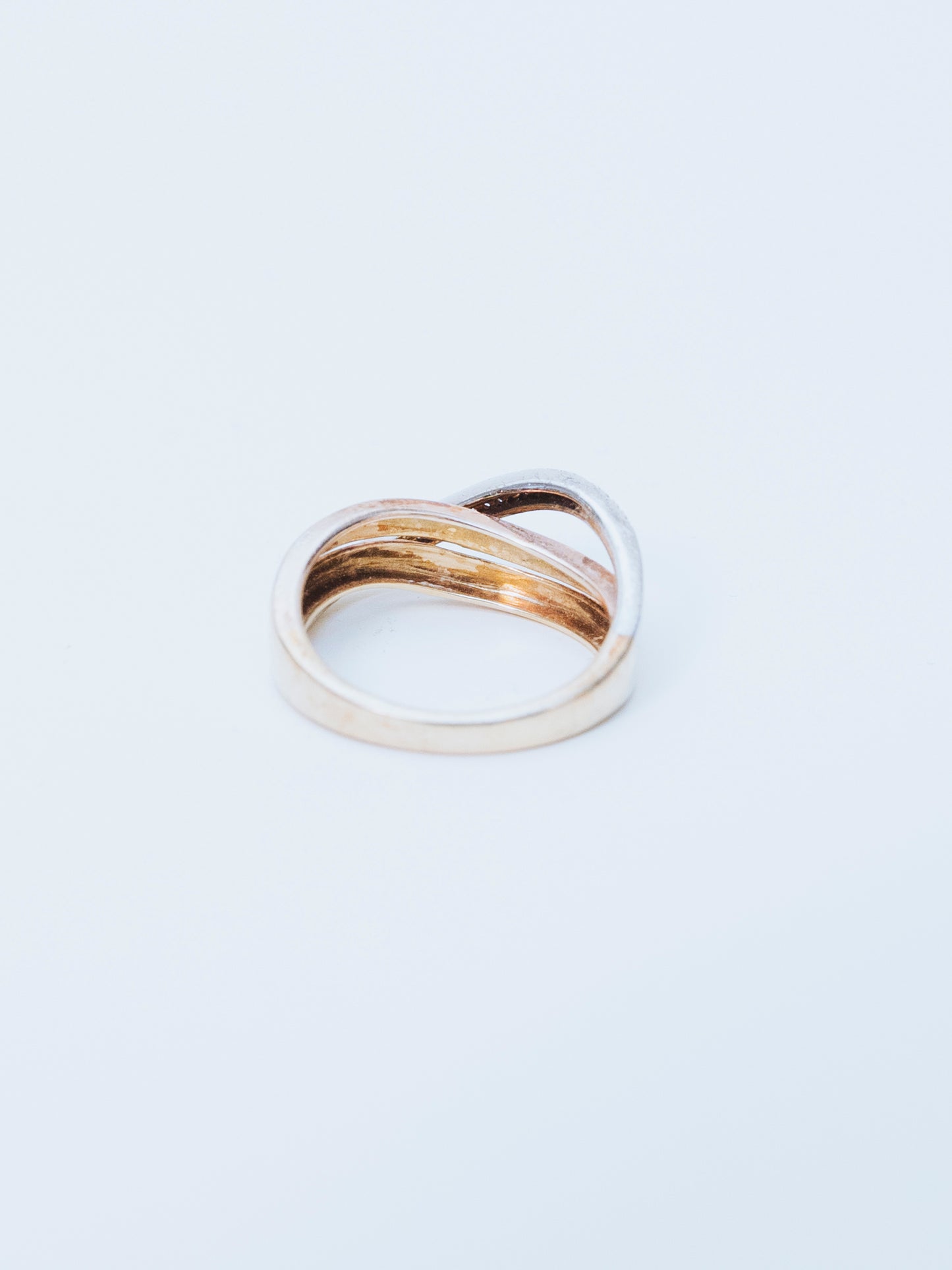 Anillo con pavé de diamantes y bucle infinito | Plata de ley y relleno de oro