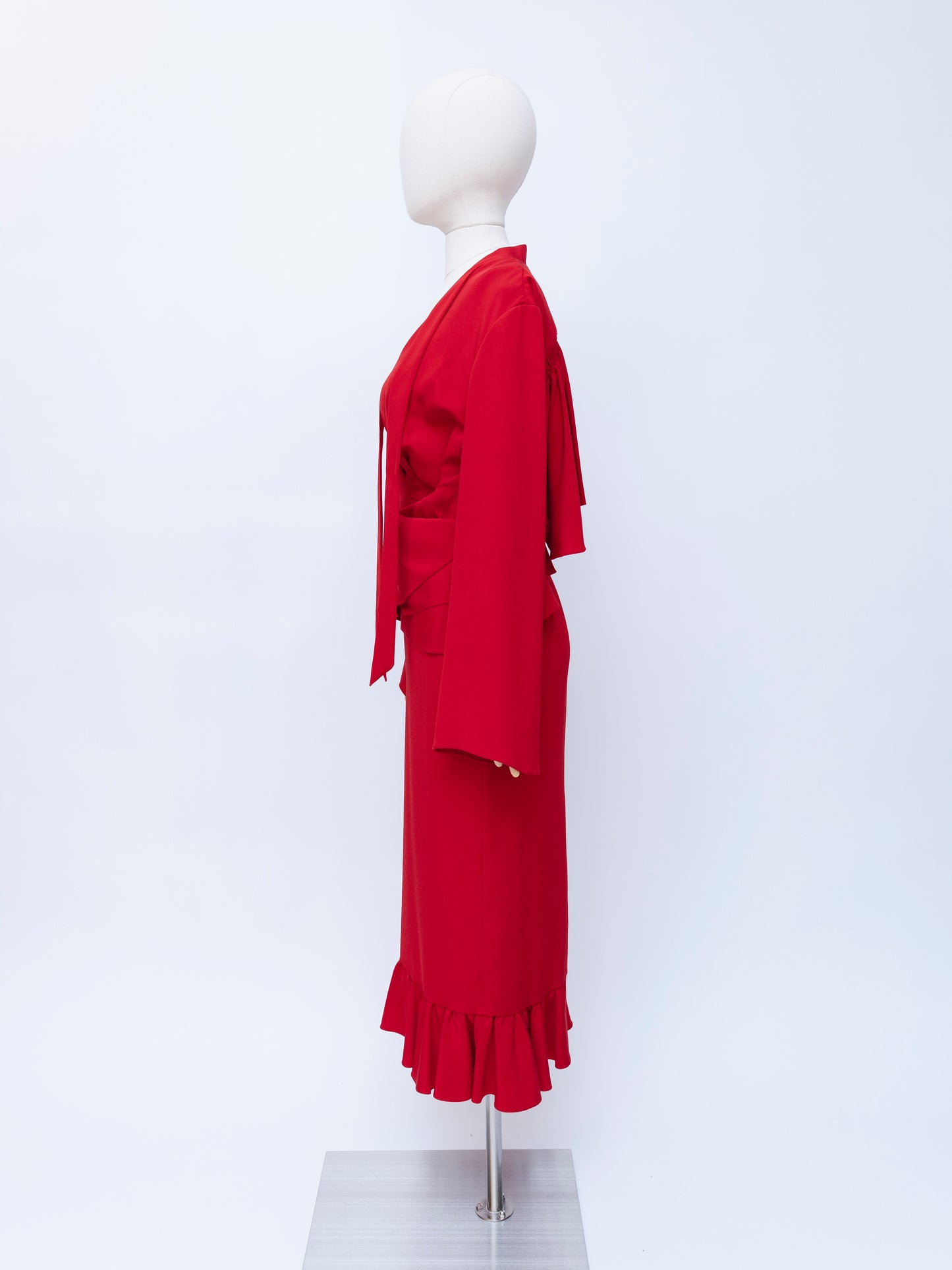 Vestido de seda escarlata