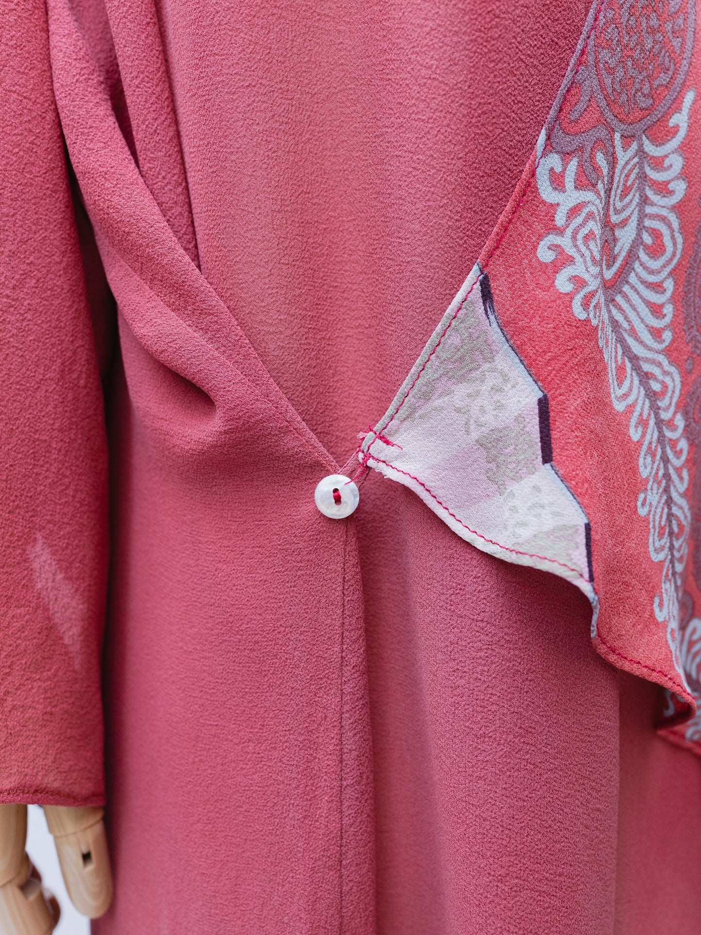 Chaqueta tipo kimono de seda color naranja sangre