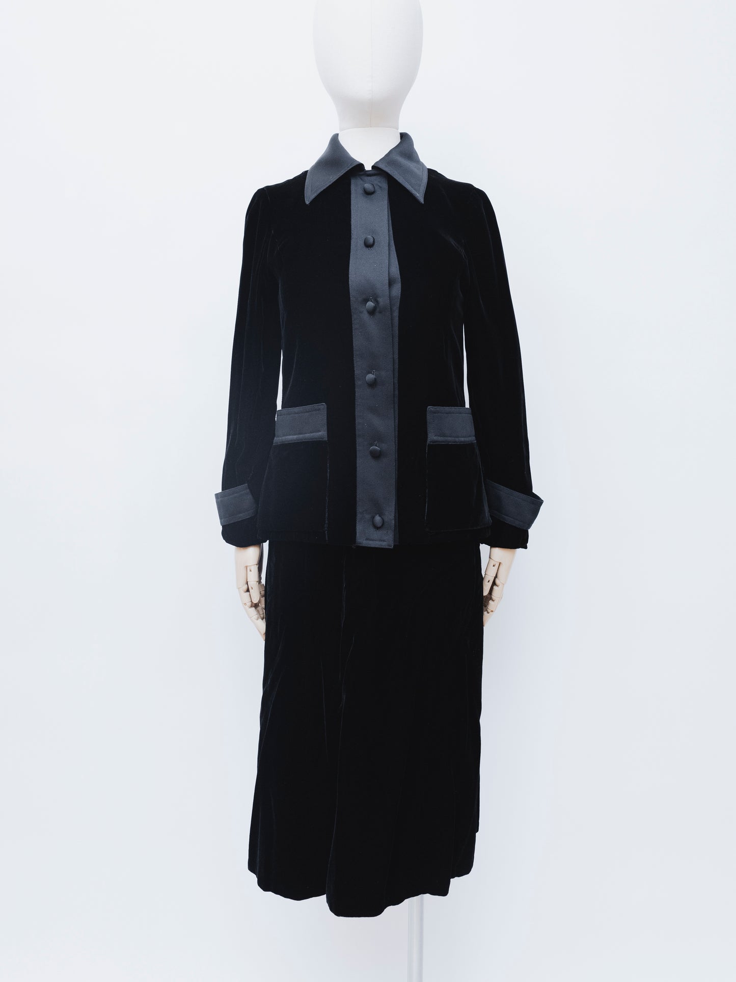 Miss O by Oscar De La Renta | Set